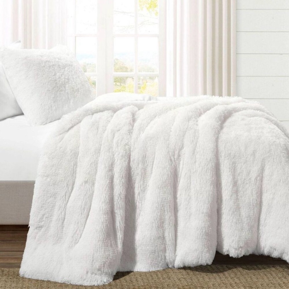 New- Lush Decor Faux Fur Comforter